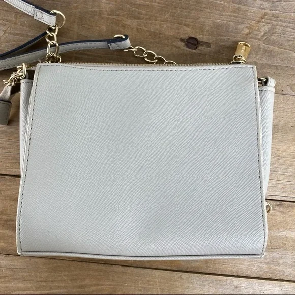 Steve Madden light gray crossbody bag with gold chain strap hardware - Picture 3 of 13